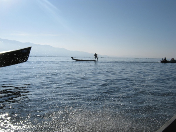 Einbeinruderer auf dem Inlesee